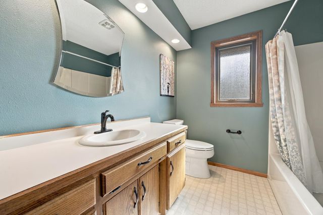2802 28th Avenue S, Fargo, ND 58103