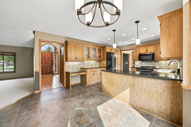 2802 28th Avenue S, Fargo, ND 58103