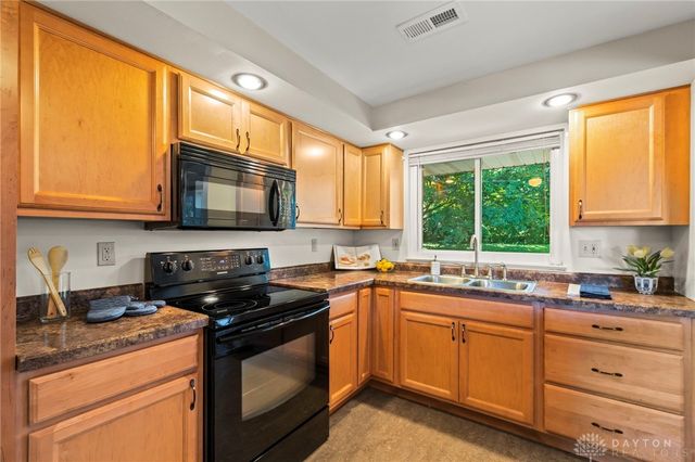 1373 Maplegrove Drive, Fairborn, OH 45324