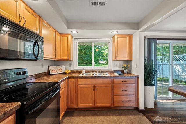 1373 Maplegrove Drive, Fairborn, OH 45324