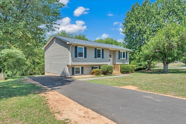 4912 Shadow LN, Roanoke, VA 24019