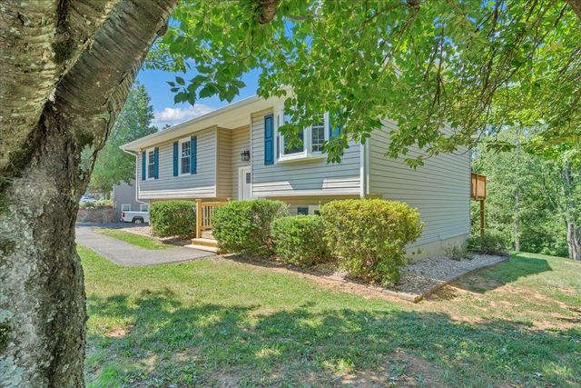 4912 Shadow LN, Roanoke, VA 24019