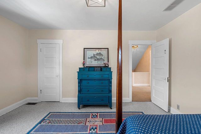 114 W MISSION ROAD, Green Bay, WI 54301