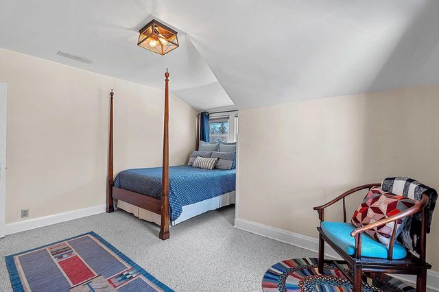 114 W MISSION ROAD, Green Bay, WI 54301