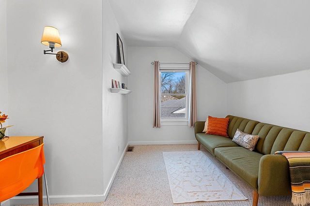 114 W MISSION ROAD, Green Bay, WI 54301