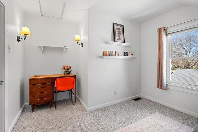 114 W MISSION ROAD, Green Bay, WI 54301