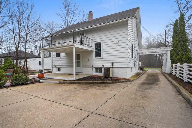 114 W MISSION ROAD, Green Bay, WI 54301