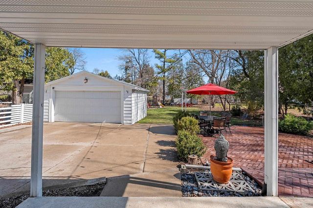 114 W MISSION ROAD, Green Bay, WI 54301