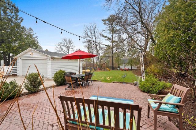 114 W MISSION ROAD, Green Bay, WI 54301
