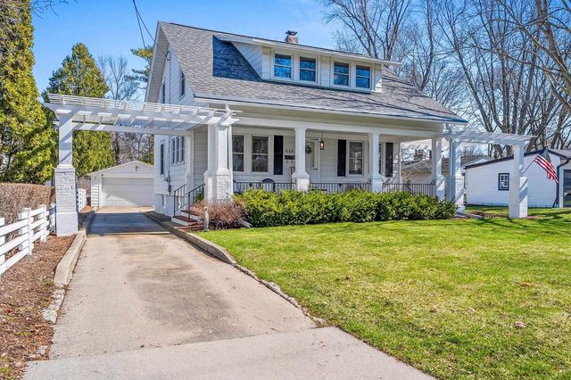 114 W MISSION ROAD, Green Bay, WI 54301