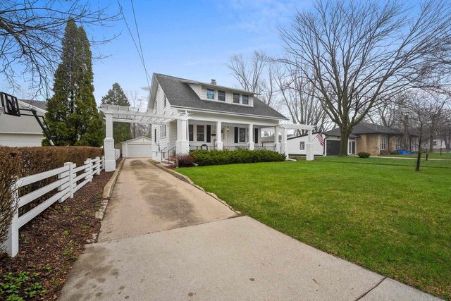 114 W MISSION ROAD, Green Bay, WI 54301
