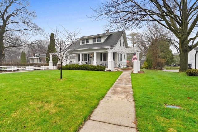 114 W MISSION ROAD, Green Bay, WI 54301