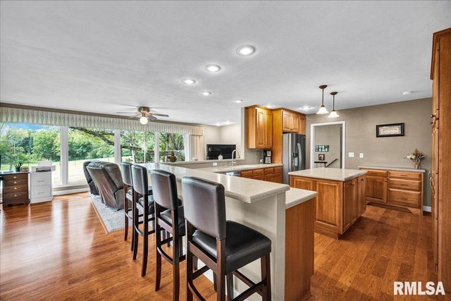 111 IVY Lane, Knoxville, IL 61448