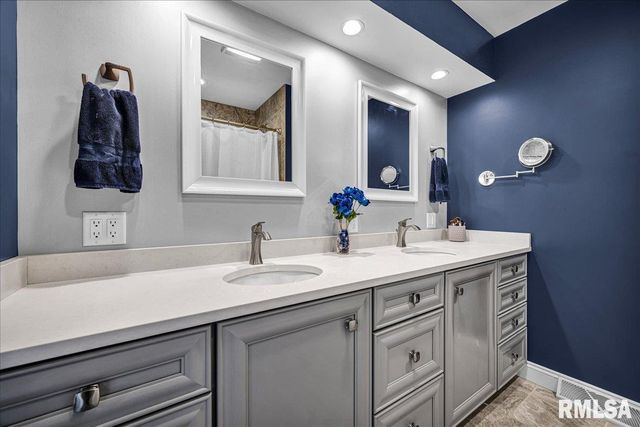 111 IVY Lane, Knoxville, IL 61448