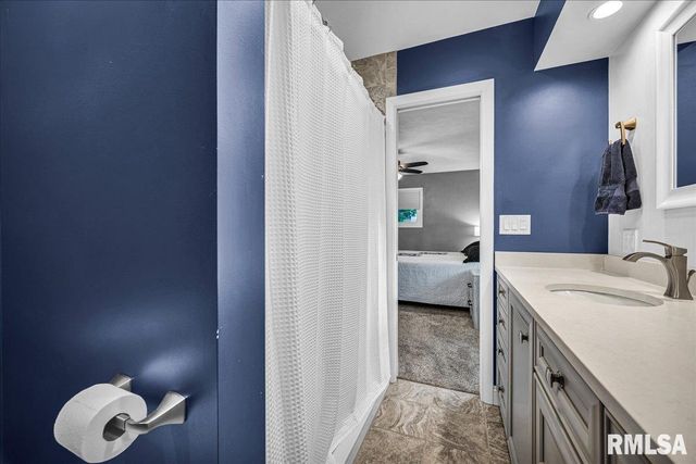 111 IVY Lane, Knoxville, IL 61448