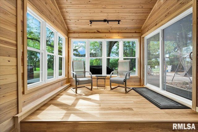 111 IVY Lane, Knoxville, IL 61448