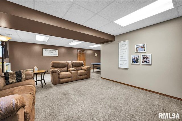 111 IVY Lane, Knoxville, IL 61448