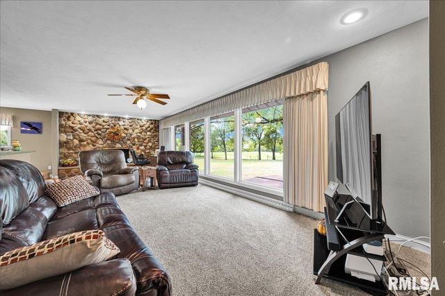 111 IVY Lane, Knoxville, IL 61448