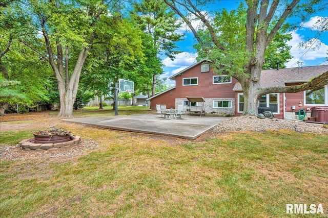 111 IVY Lane, Knoxville, IL 61448