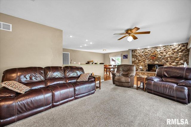 111 IVY Lane, Knoxville, IL 61448