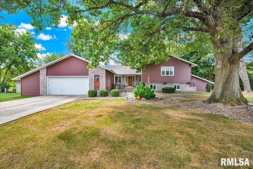 111 IVY Lane, Knoxville, IL 61448