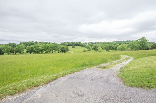 521 Coop Rd, Bell Buckle, TN 37020