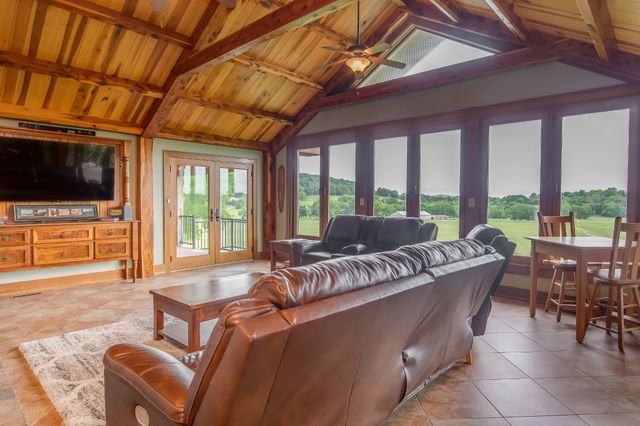 521 Coop Rd, Bell Buckle, TN 37020