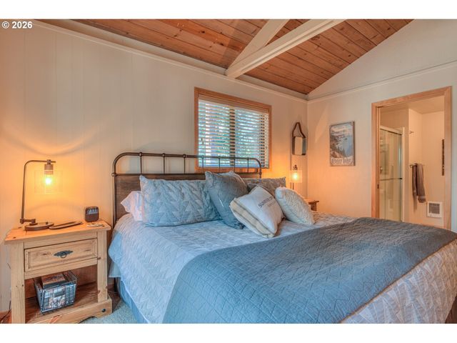 57077 FOX Ln, Sunriver, OR 97707