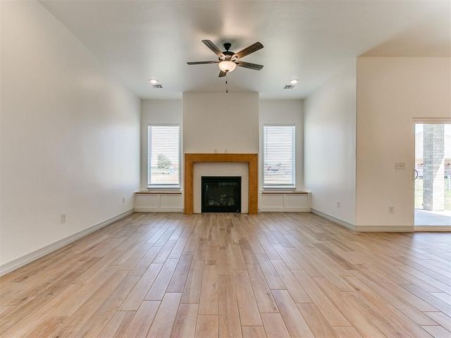 7712 Woods Edge Way, Yukon, OK 73099