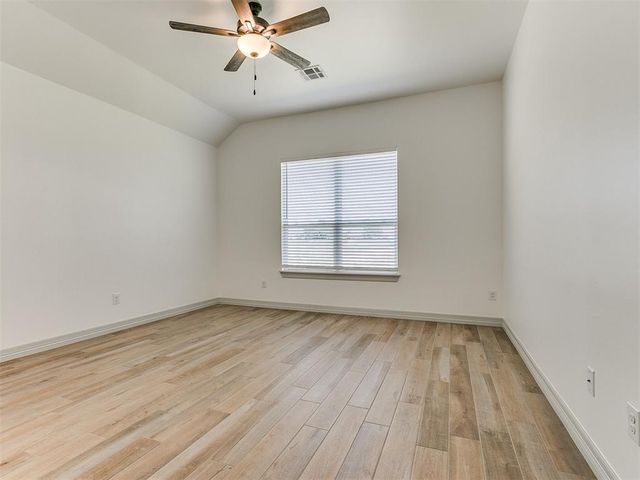 7712 Woods Edge Way, Yukon, OK 73099