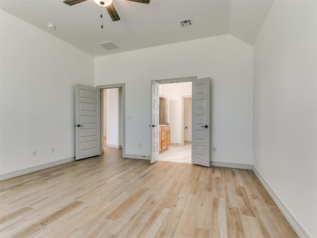 7712 Woods Edge Way, Yukon, OK 73099