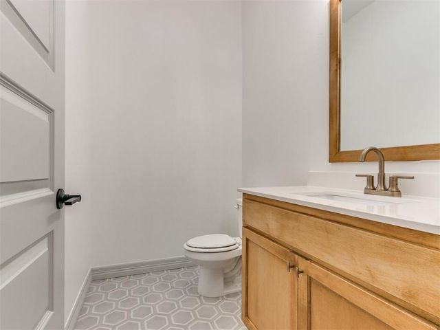 7712 Woods Edge Way, Yukon, OK 73099