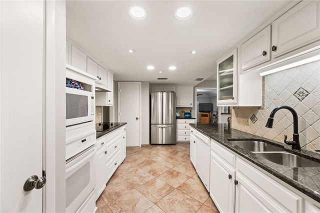 2621 Sedgeway Lane, Carrollton, TX 75006