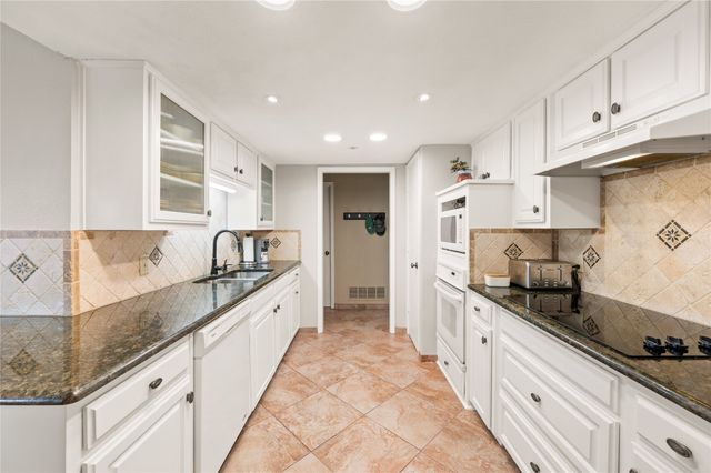 2621 Sedgeway Lane, Carrollton, TX 75006