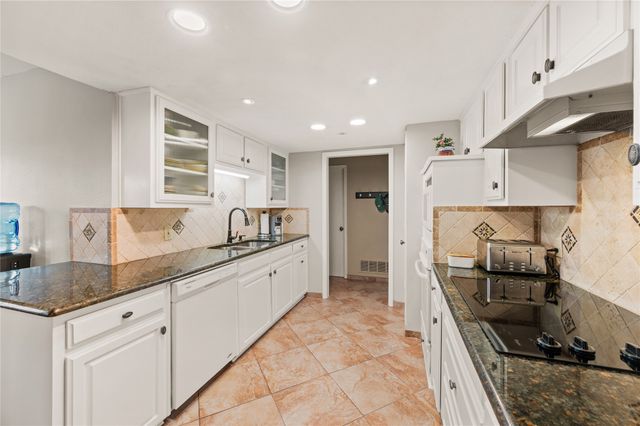 2621 Sedgeway Lane, Carrollton, TX 75006