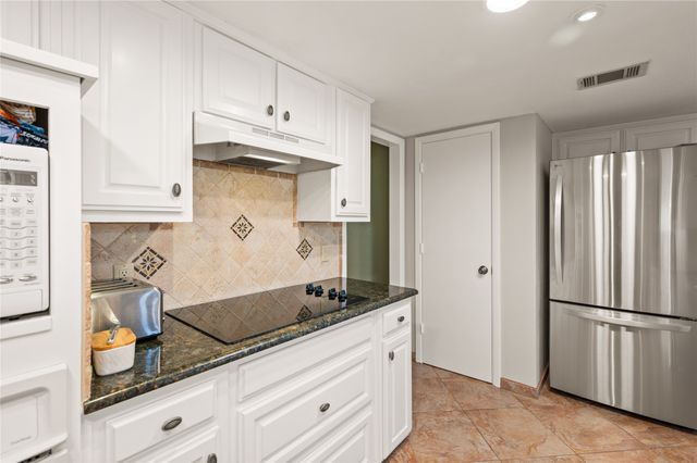 2621 Sedgeway Lane, Carrollton, TX 75006