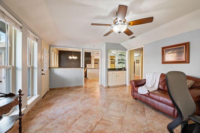 2621 Sedgeway Lane, Carrollton, TX 75006