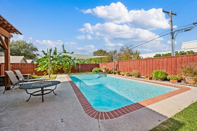 2621 Sedgeway Lane, Carrollton, TX 75006