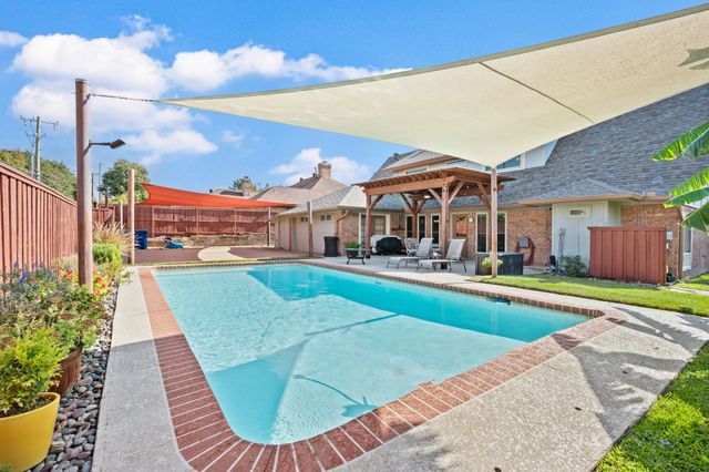 2621 Sedgeway Lane, Carrollton, TX 75006