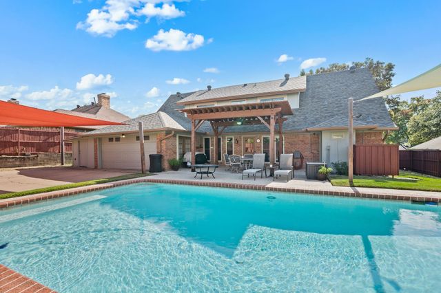 2621 Sedgeway Lane, Carrollton, TX 75006