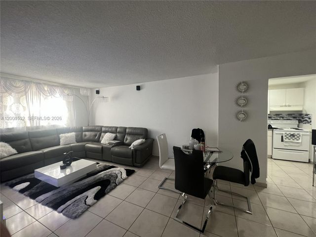 666 W 81st St 407, Hialeah, FL 33014