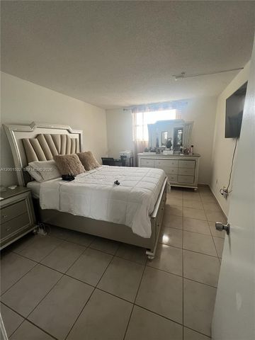 666 W 81st St 407, Hialeah, FL 33014
