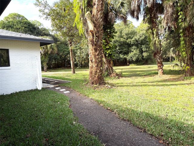 5225 SW Ludlum Street, Palm City, FL 34990