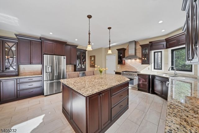 16 William Way, Washington Twp., NJ 07853