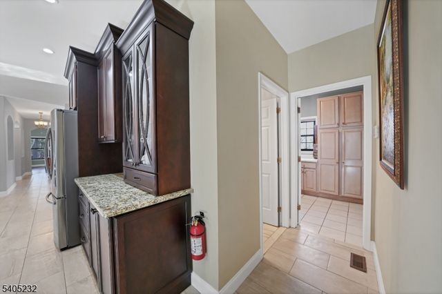 16 William Way, Washington Twp., NJ 07853