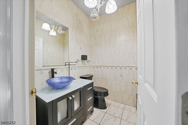 16 William Way, Washington Twp., NJ 07853