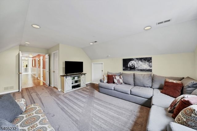 16 William Way, Washington Twp., NJ 07853