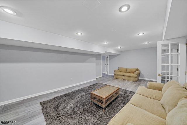 16 William Way, Washington Twp., NJ 07853