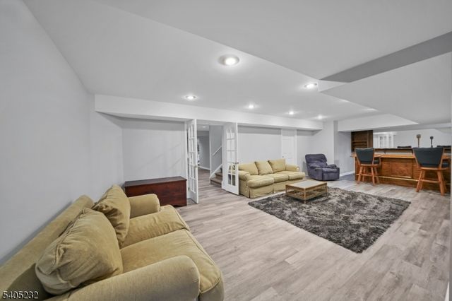 16 William Way, Washington Twp., NJ 07853