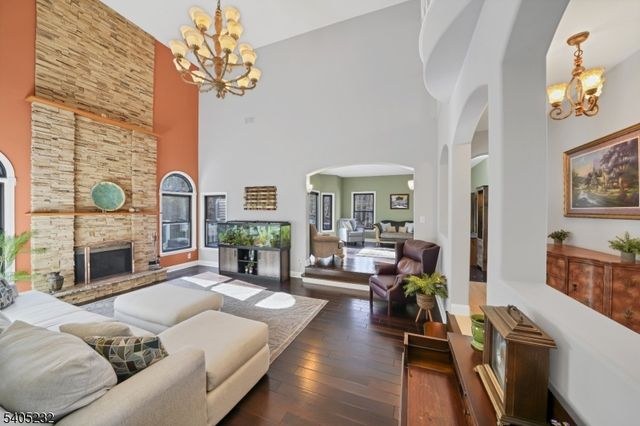 16 William Way, Washington Twp., NJ 07853